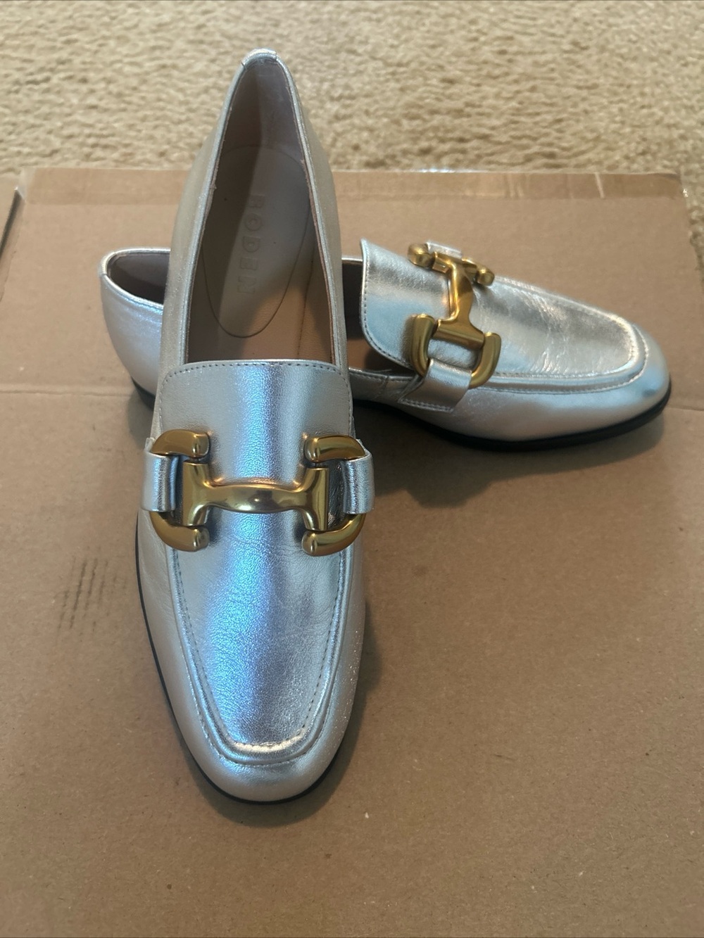 Boden Iris Snaffle Women’s Loafers Silver Metallic Leather Gold Buckle Sz 7/38